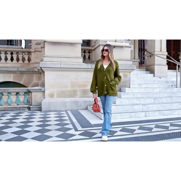 Oversized Chunky Knit Cardigan with Lantern Sleeves and Pockets - Picture 8 of 8